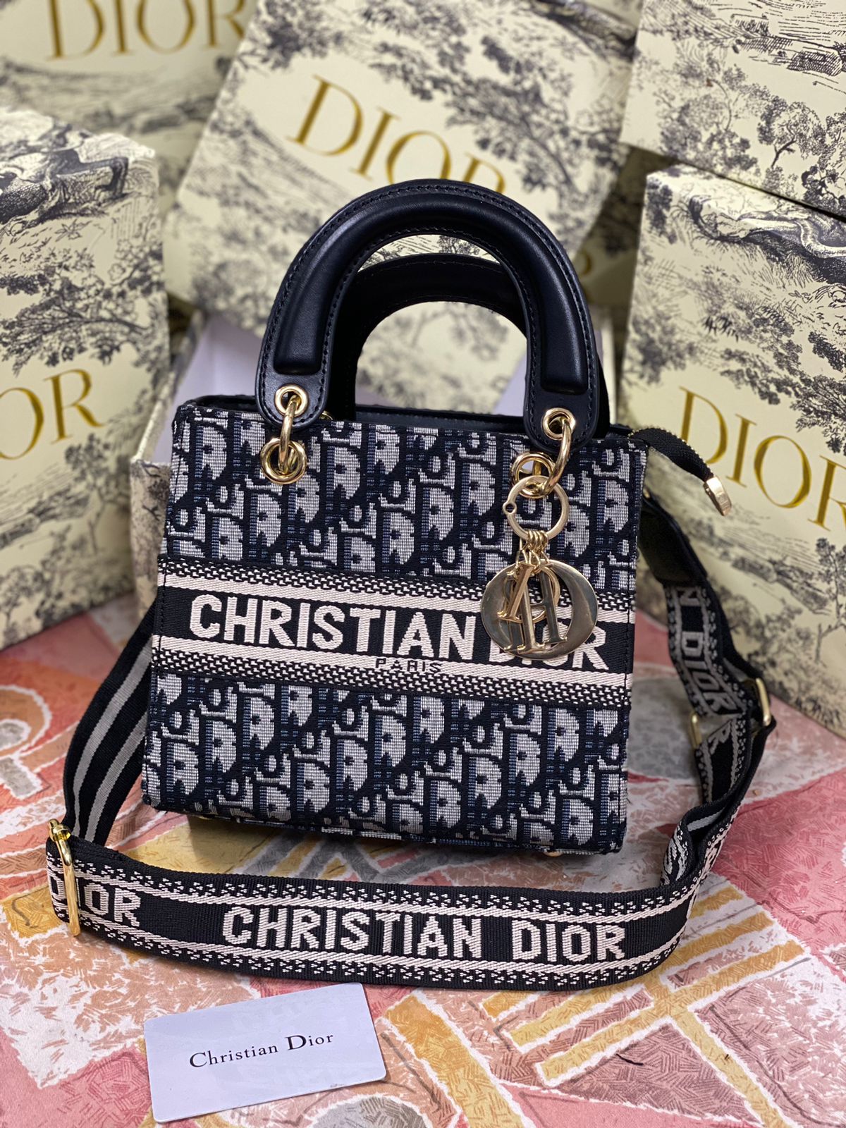 Amazing lady Handbag - AmazingBaba