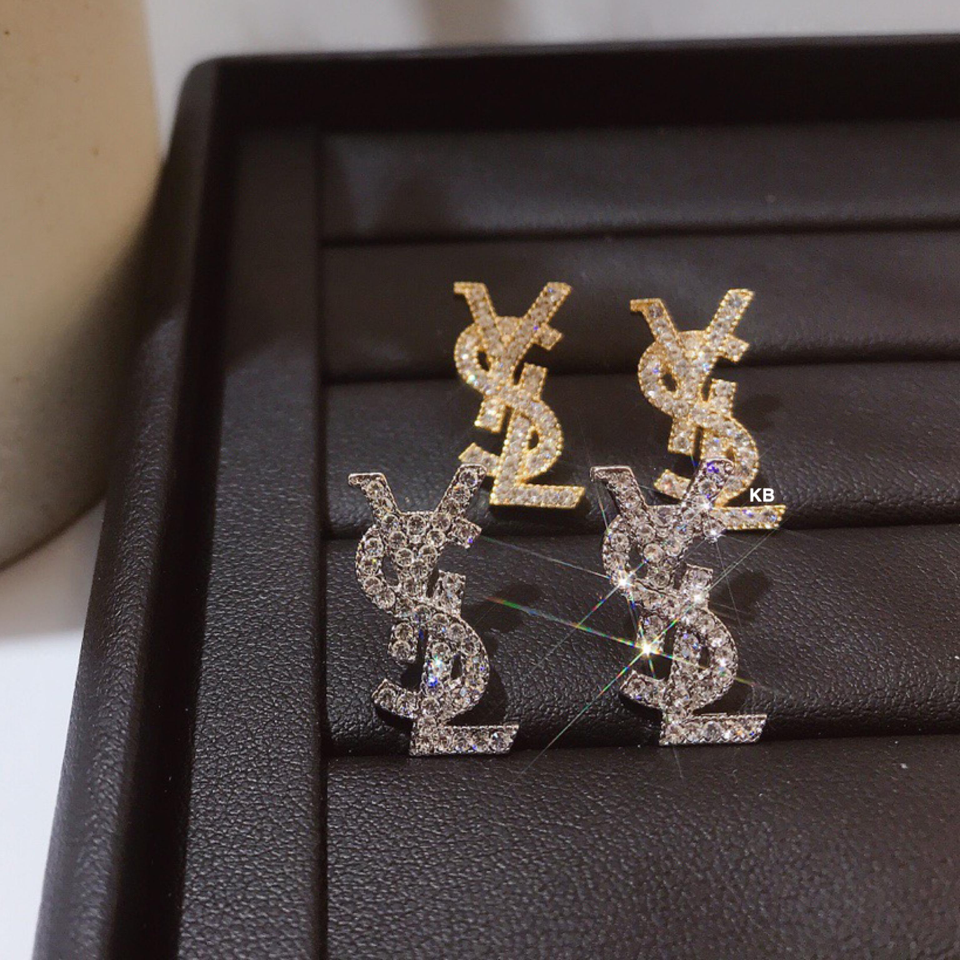 Amazing Initial Stud Earrings - AmazingBaba