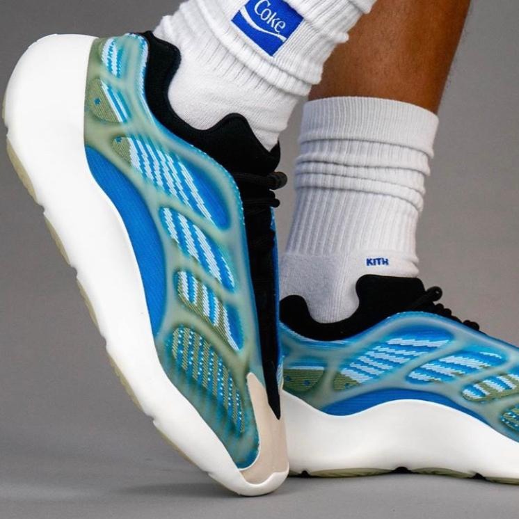 Amazing yeezy 700 v3 shoes