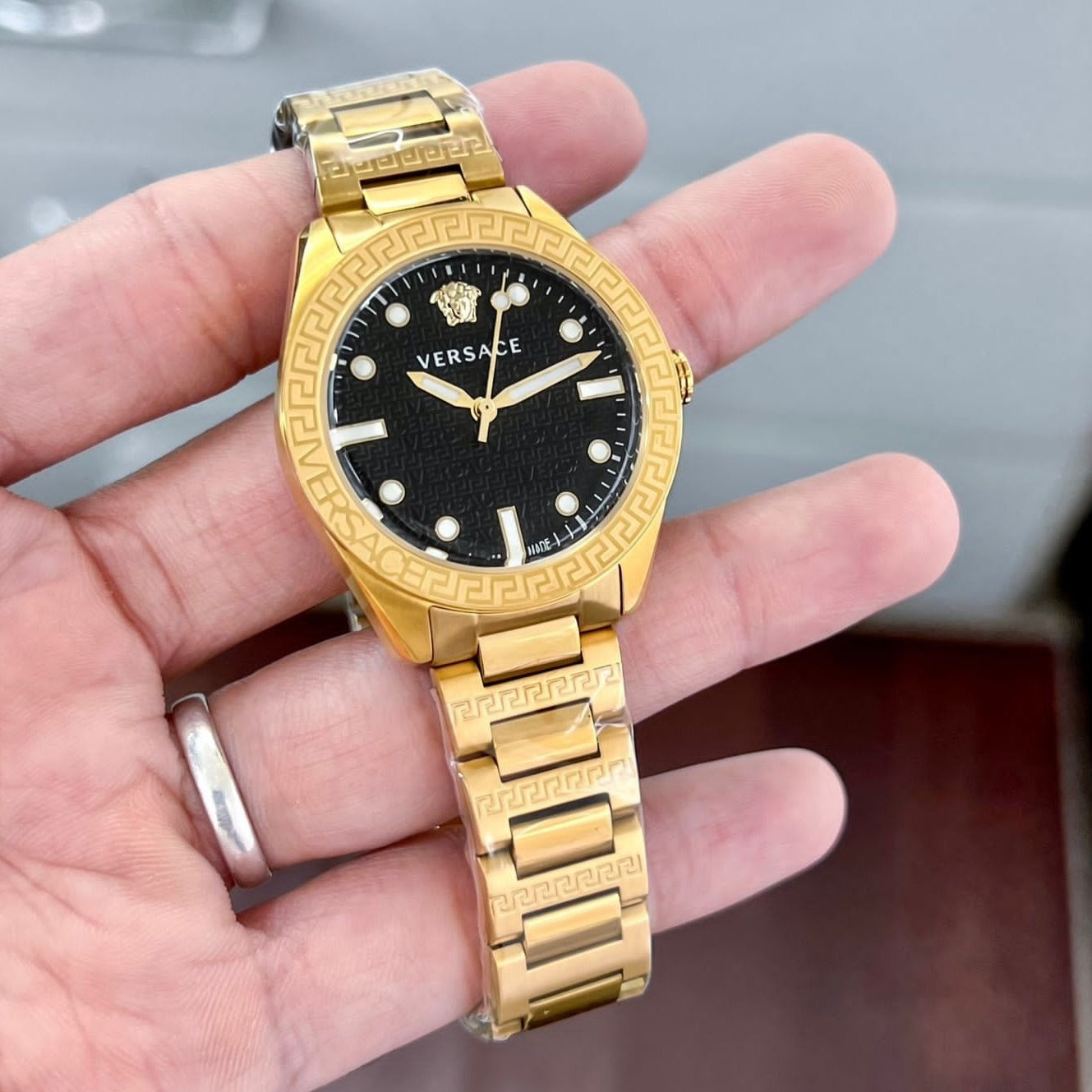 Amazing Iconic Dome Shape Black Dial watch - AmazingBaba