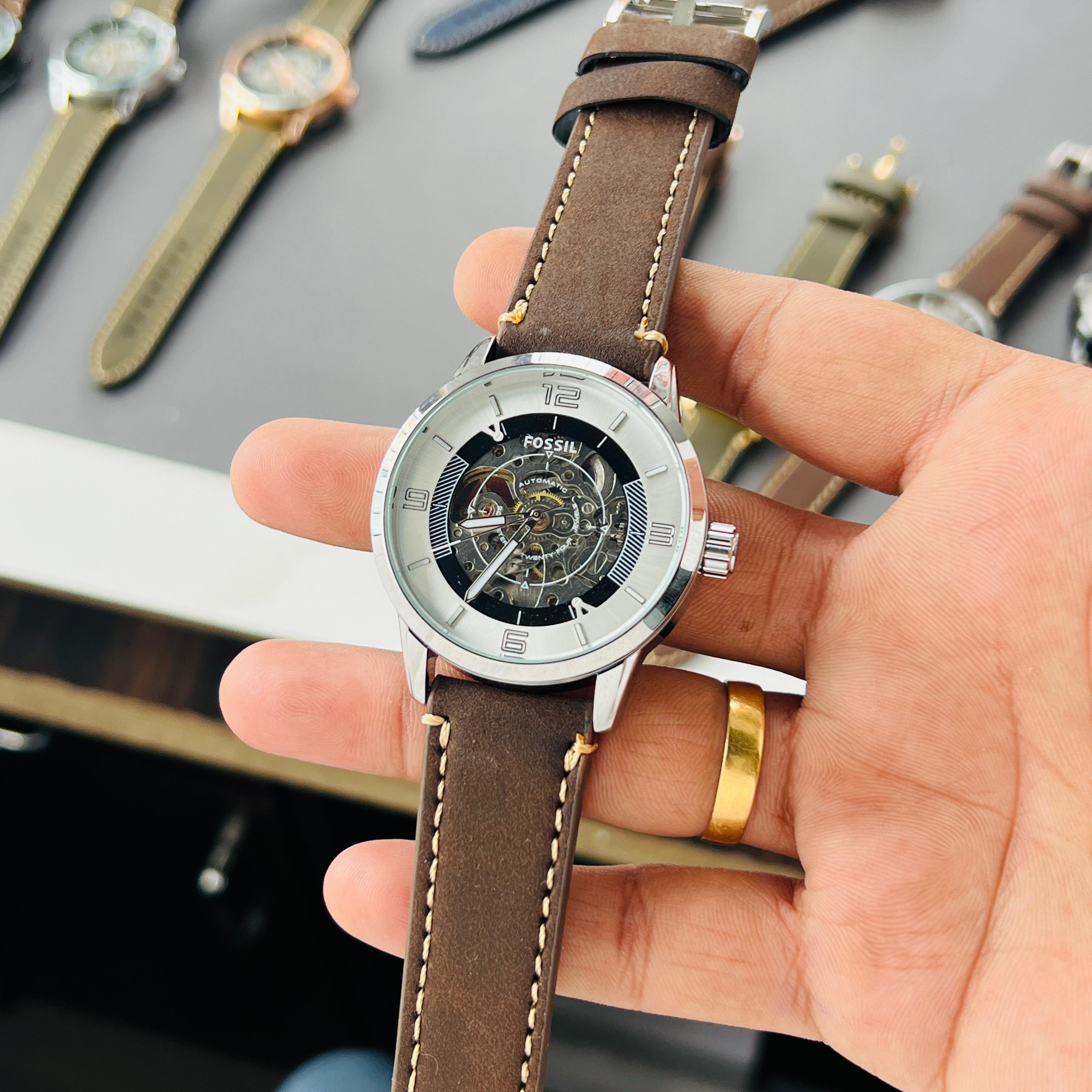 FOSSIL RENOWNED TIMEPIECES