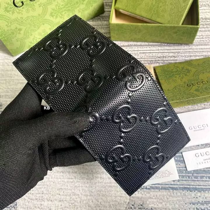 GUCCI GG ENGRAVED Bi-FOLD WALLET