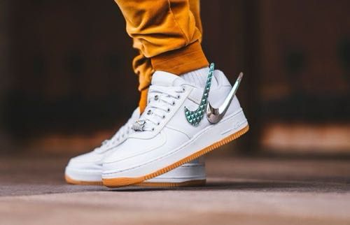 AIRFORCE 1 LOW TRAVIS SCOTT SAIL