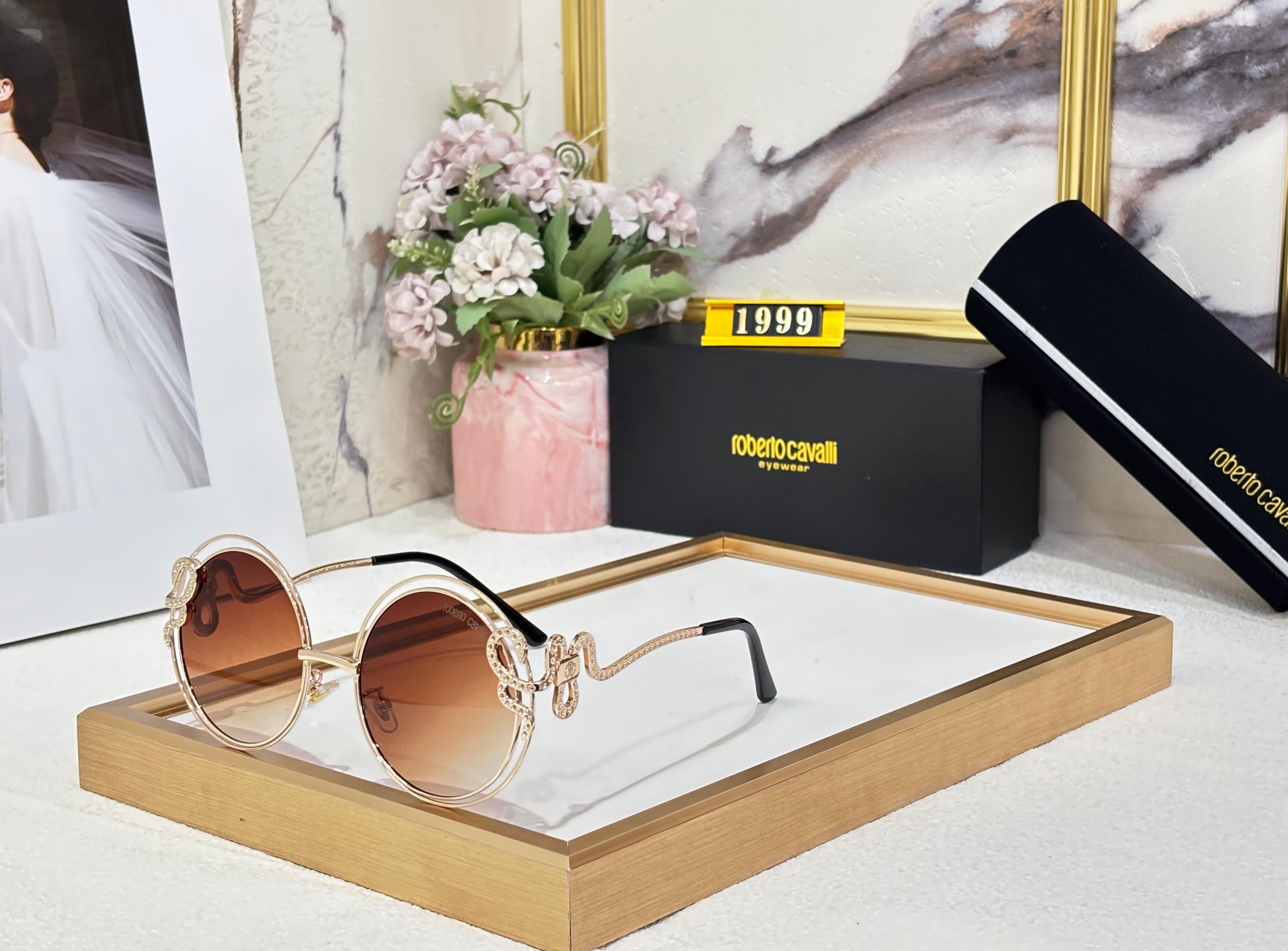 Stylish Women's Round Sunglasses