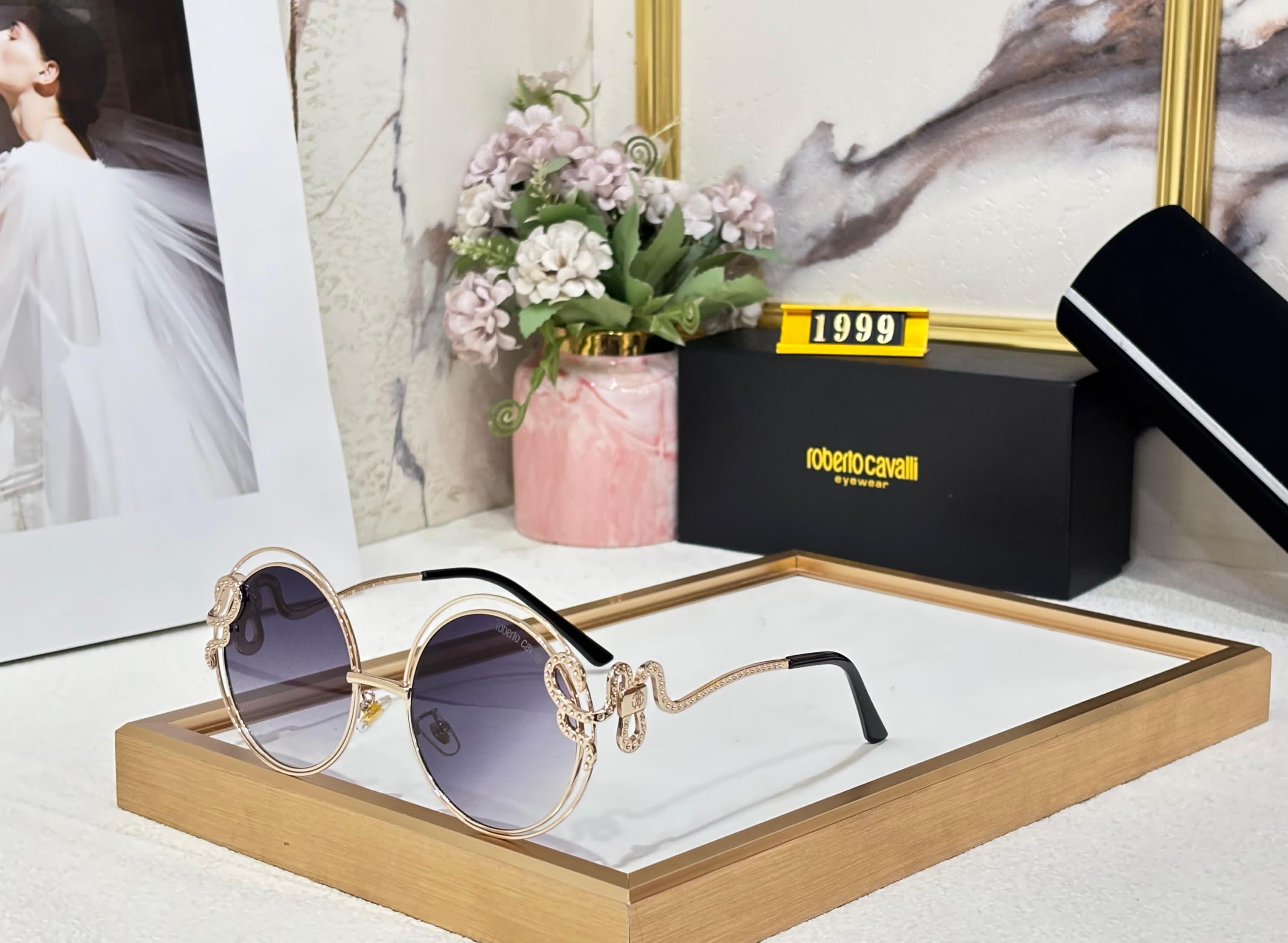 Stylish Women's Round Sunglasses