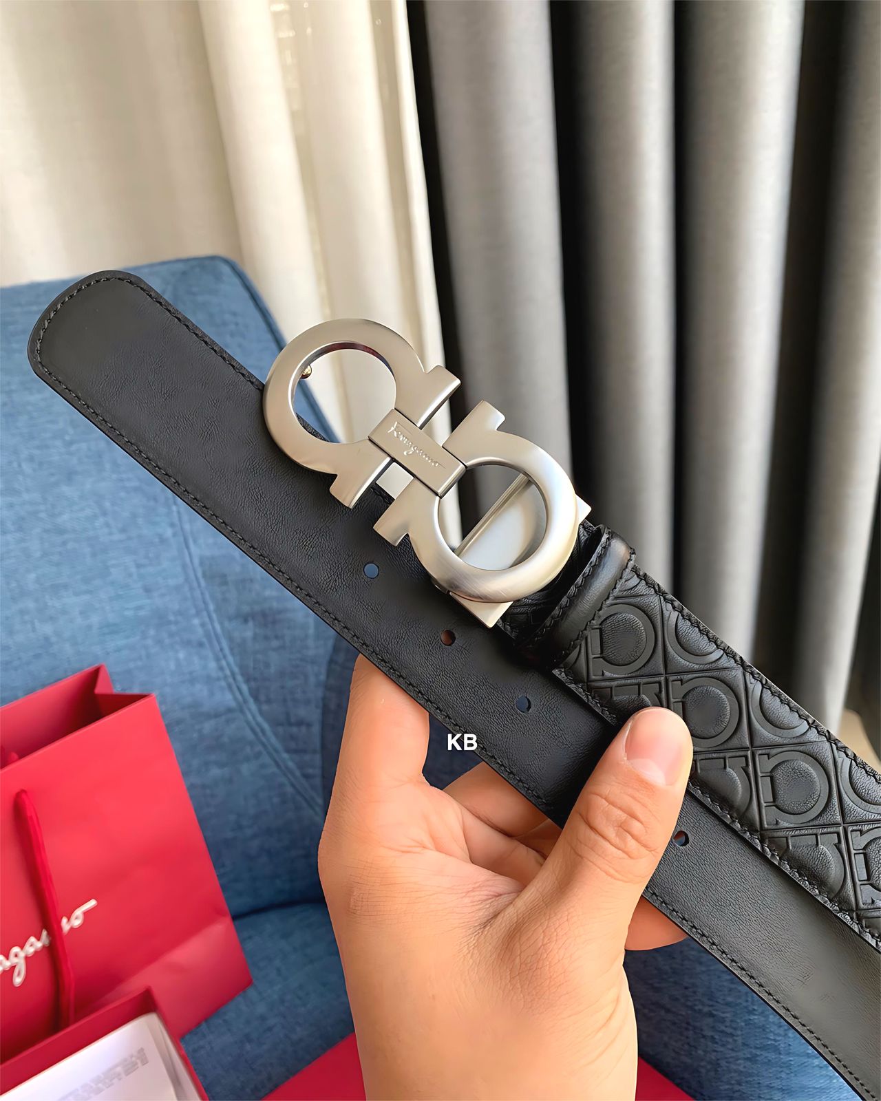 Embossed unisex belt