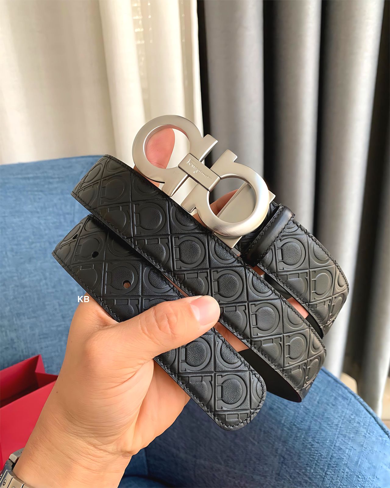 Embossed unisex belt