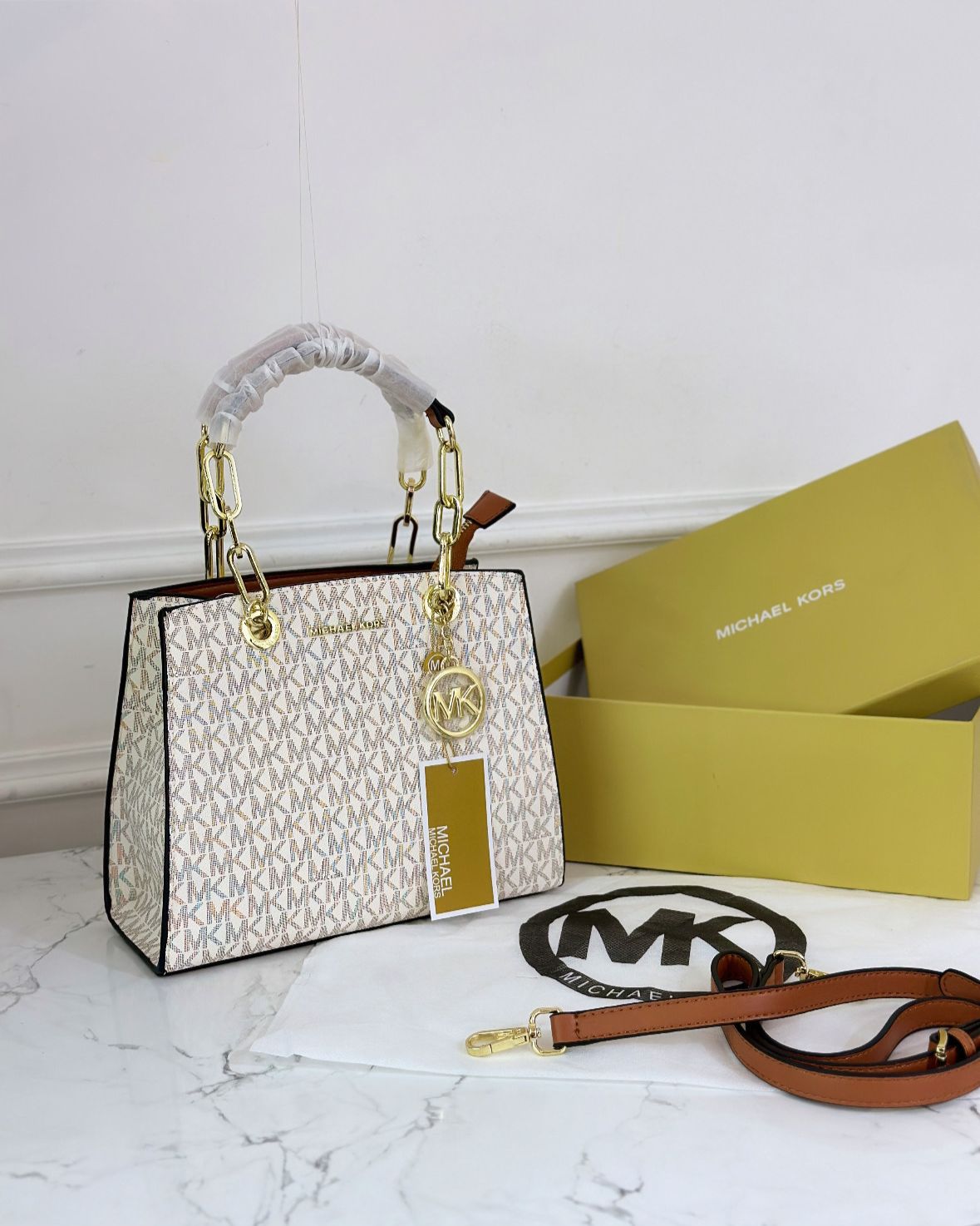 Mk cynthia signature bag