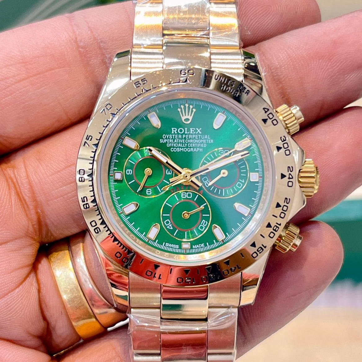 Amazing Introducing full golden green Luxury watch - AmazingBaba