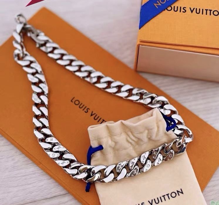 Lv premium mens neck chain - AmazingBaba