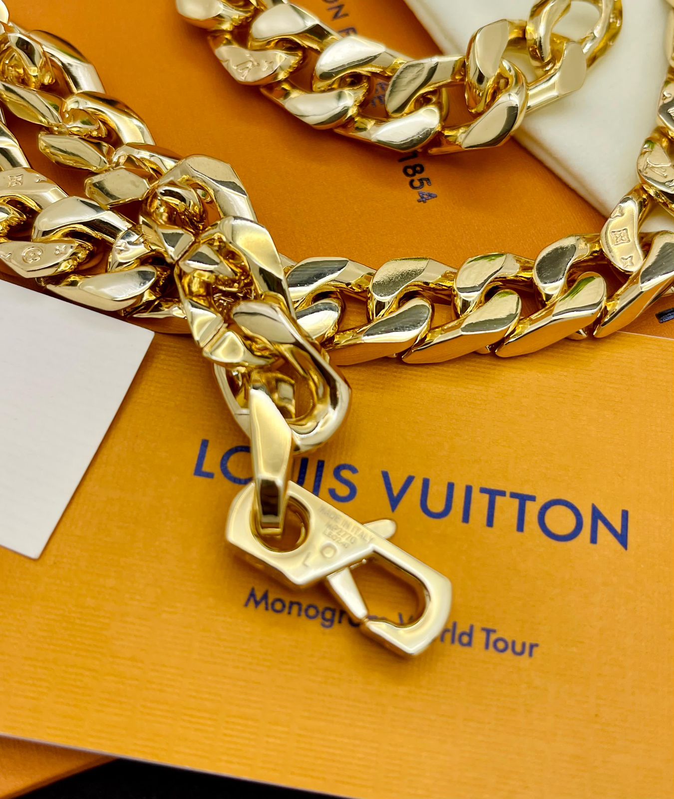 Lv premium mens neck chain - AmazingBaba