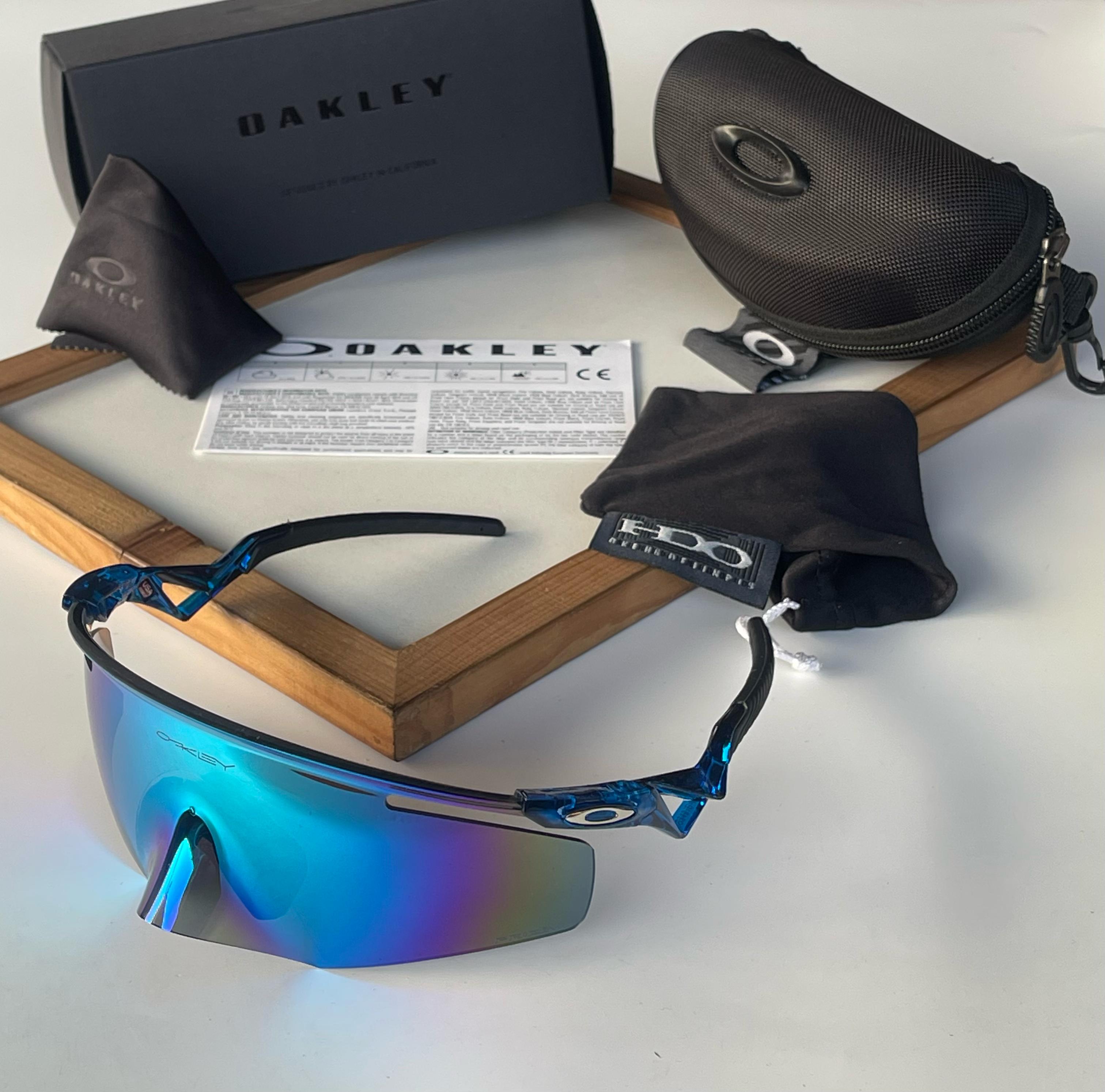 Oakley Unisex sunglasses
