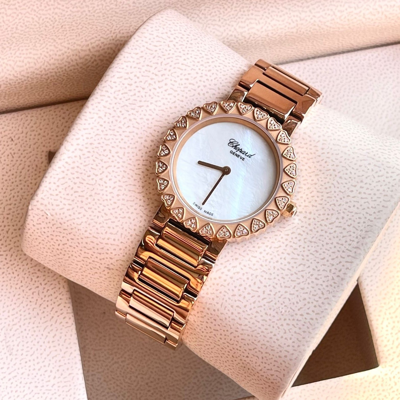 Amazing Premium quality Luxury girls watch - AmazingBaba