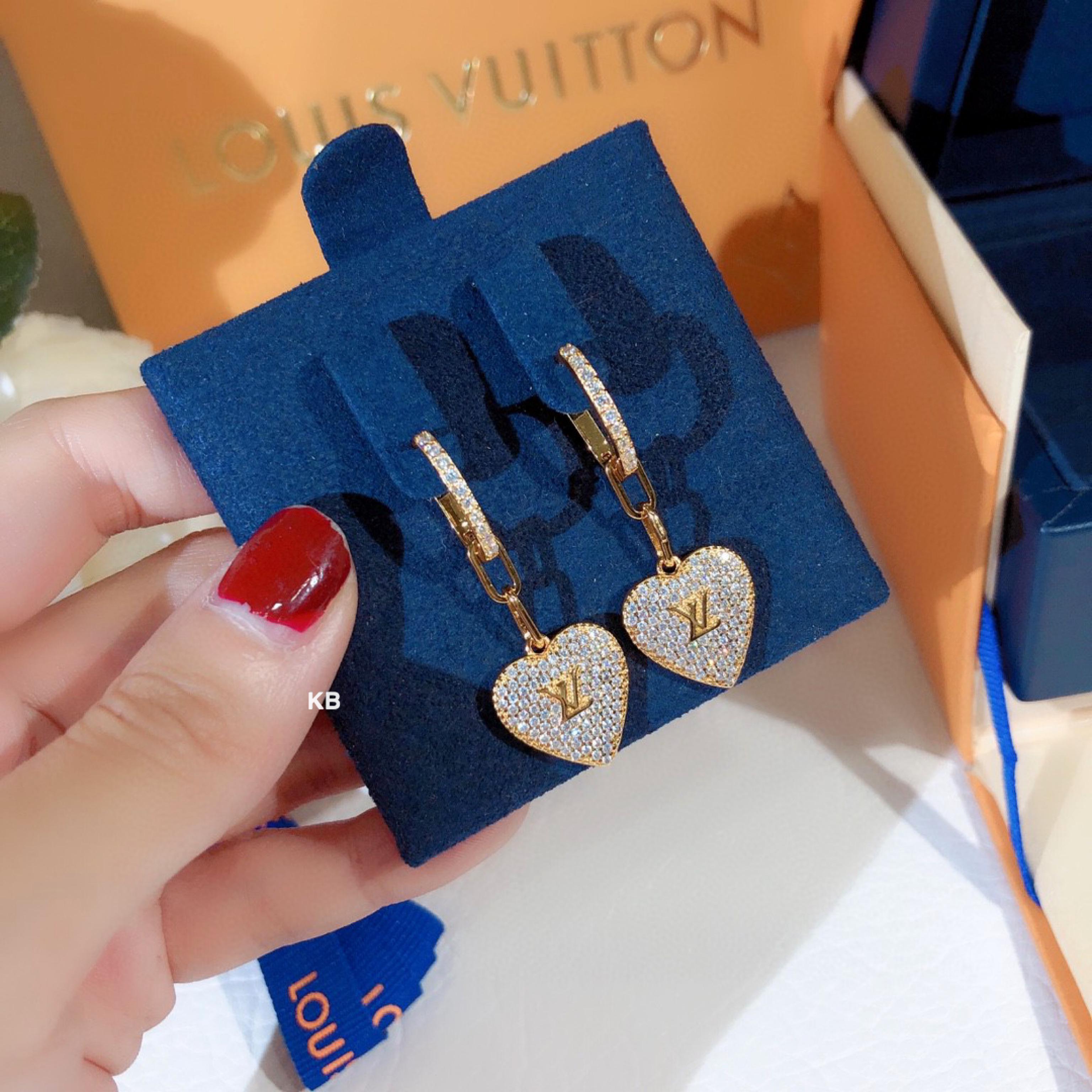 Lv premium heart shape earrings - AmazingBaba