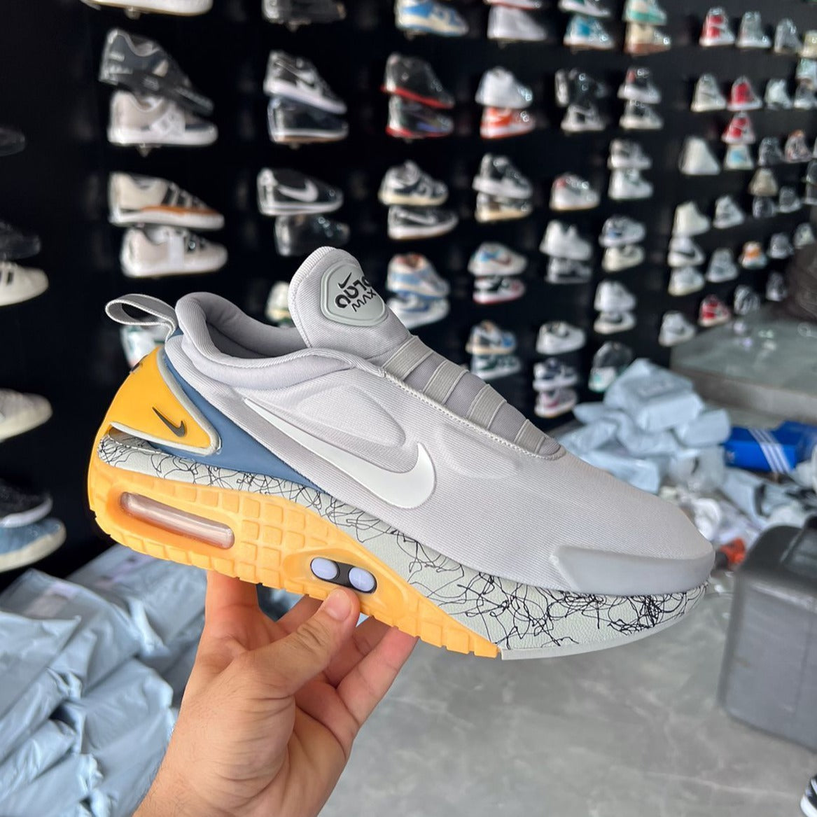 Nk Adapt Automax Shoes - AmazingBaba