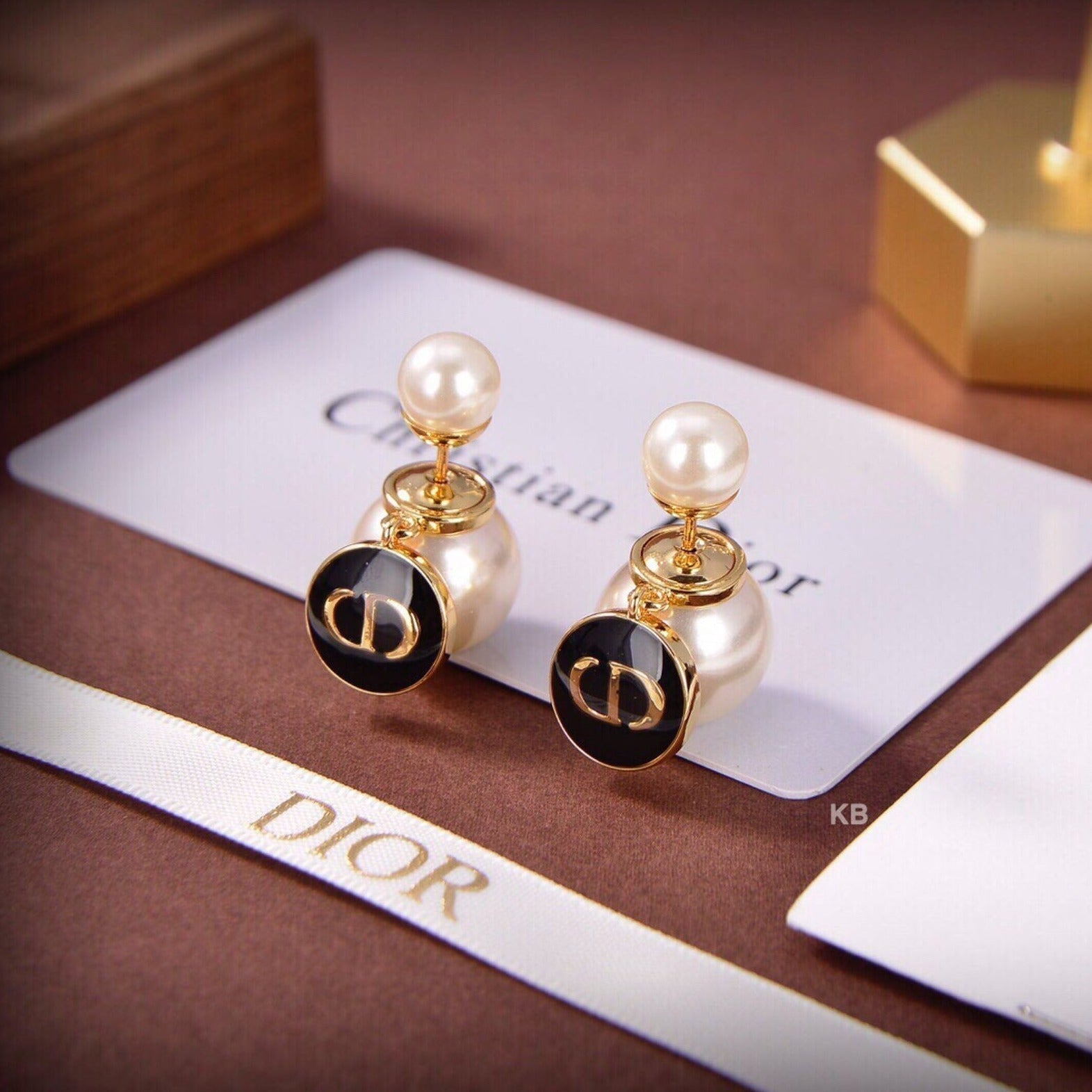 Amazing dor hanging earrings