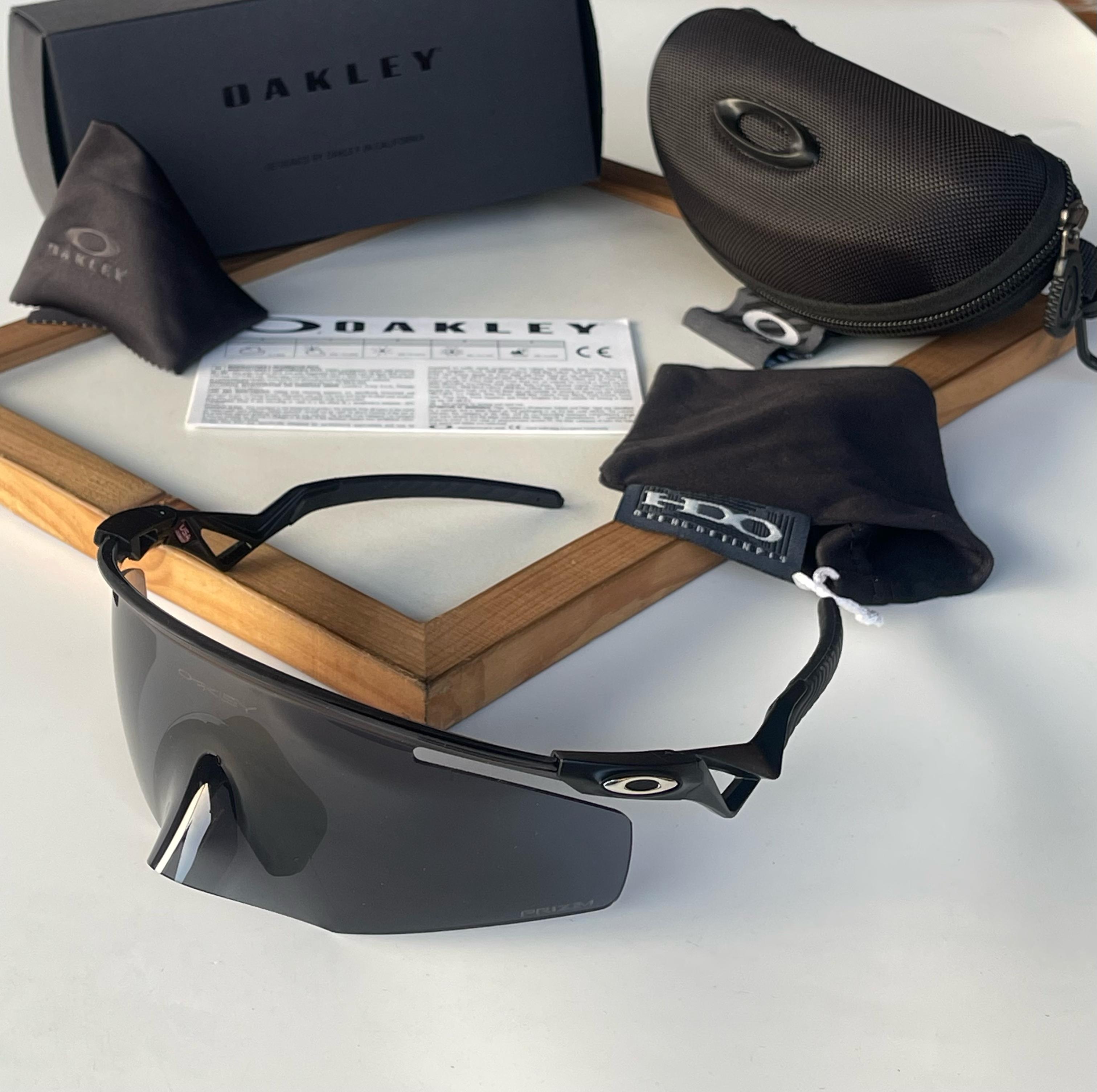 Oakley Unisex sunglasses