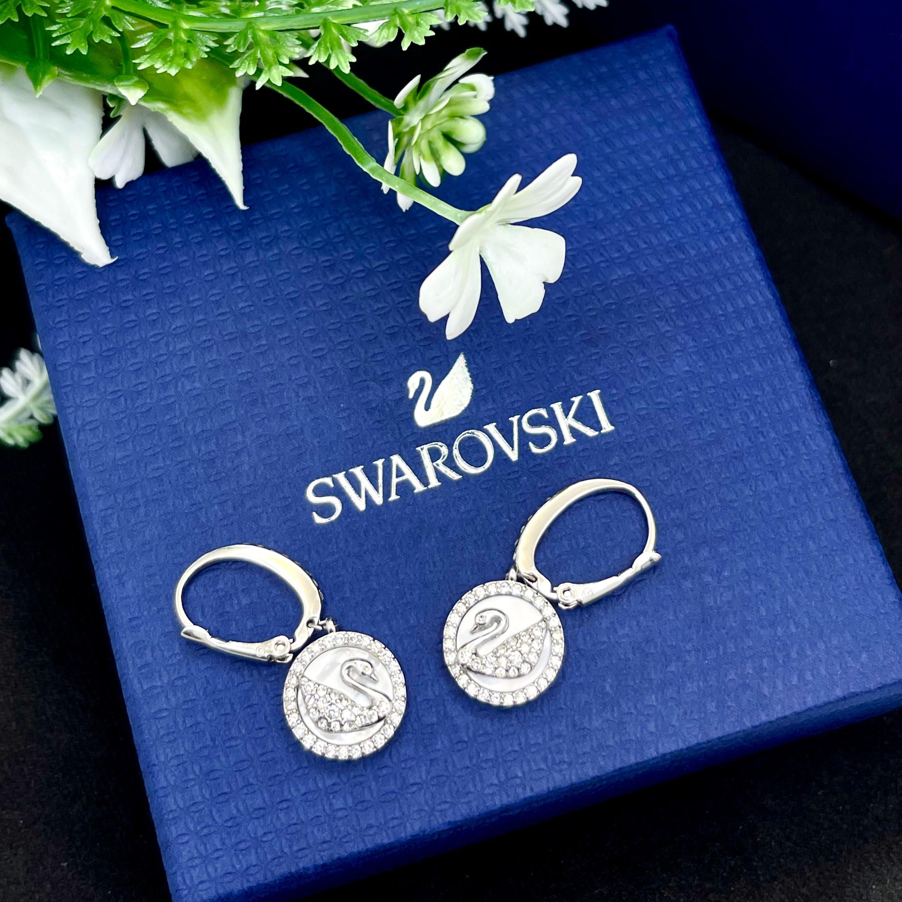 Amazing Iconic Swan Drop Earrings - AmazingBaba