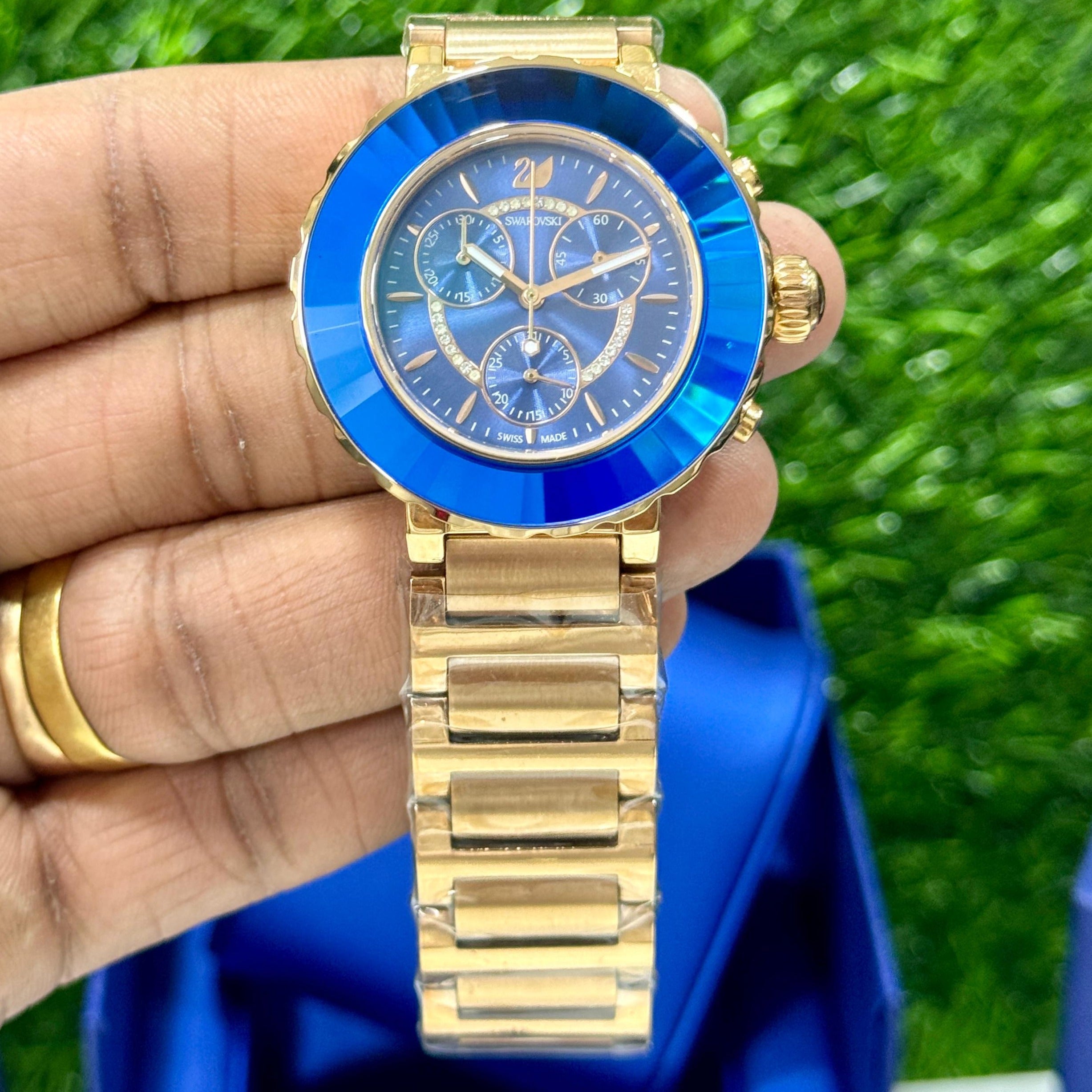 Amazing Srwski crystal ladies watch