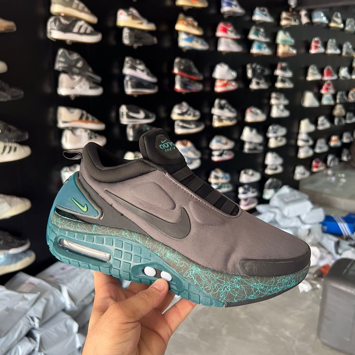 Nk Adapt Automax Shoes - AmazingBaba