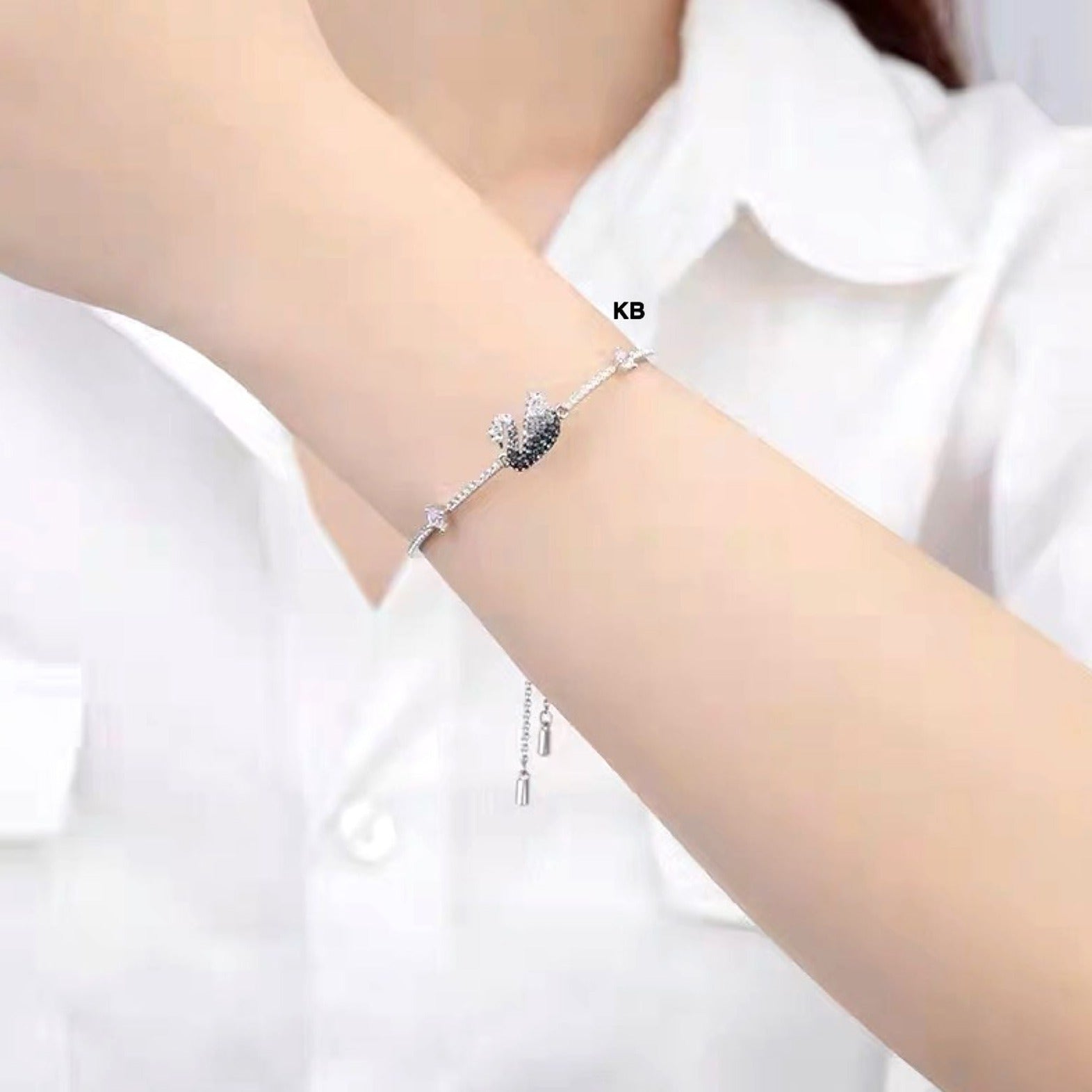 Amazing iconic swan bracelet