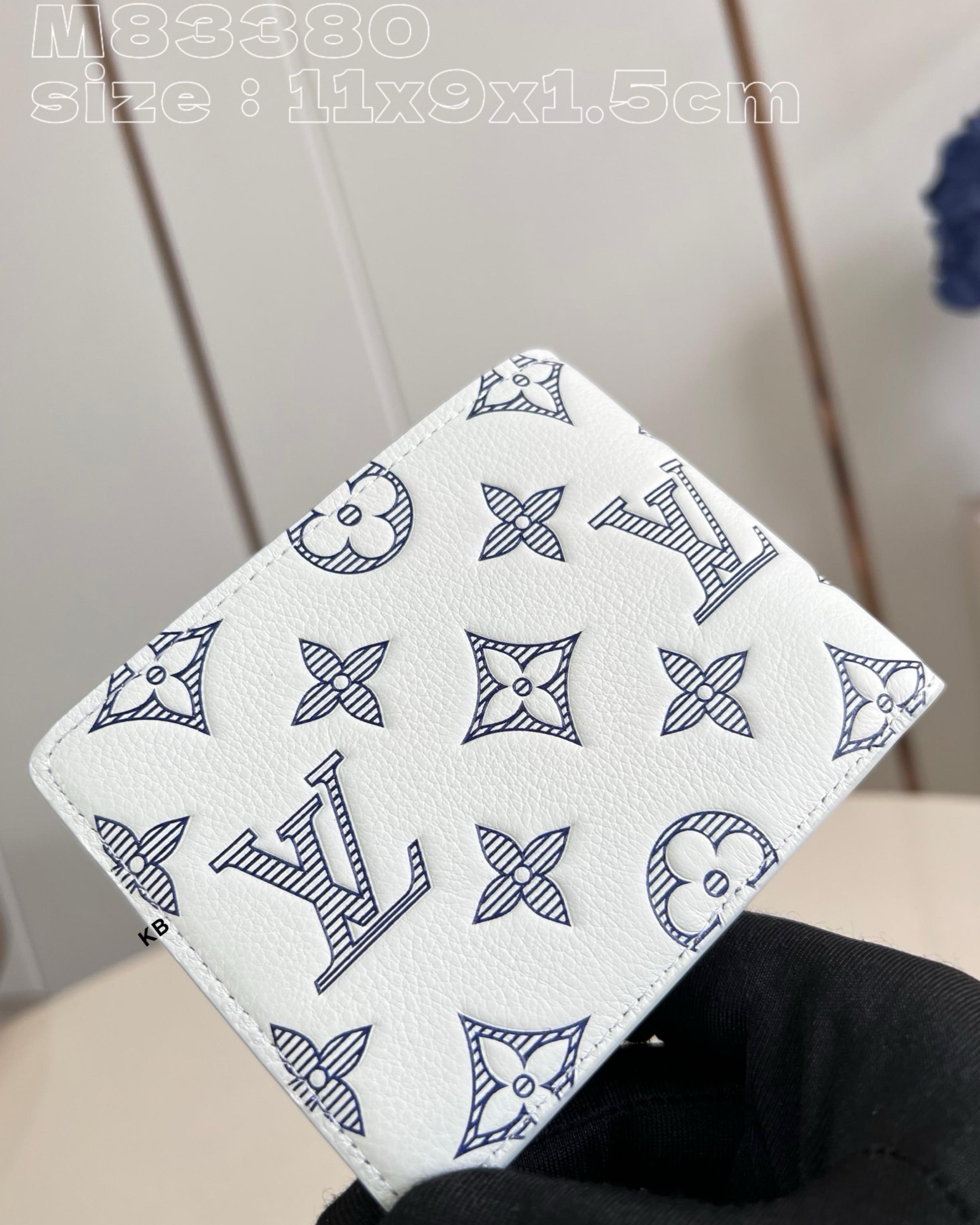 Compact Leather Wallet – Premium Quality