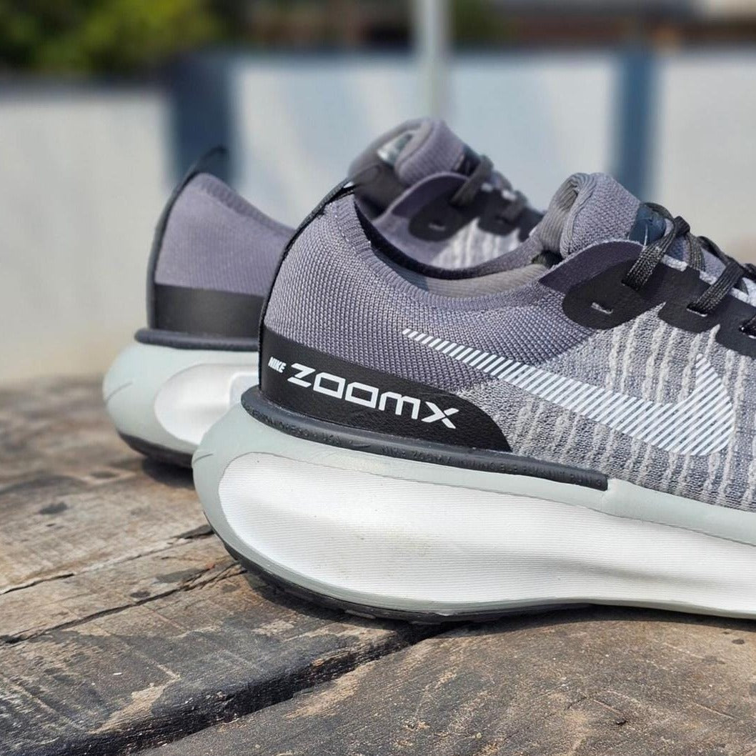 Amazing Nk zoom Invincible shoes