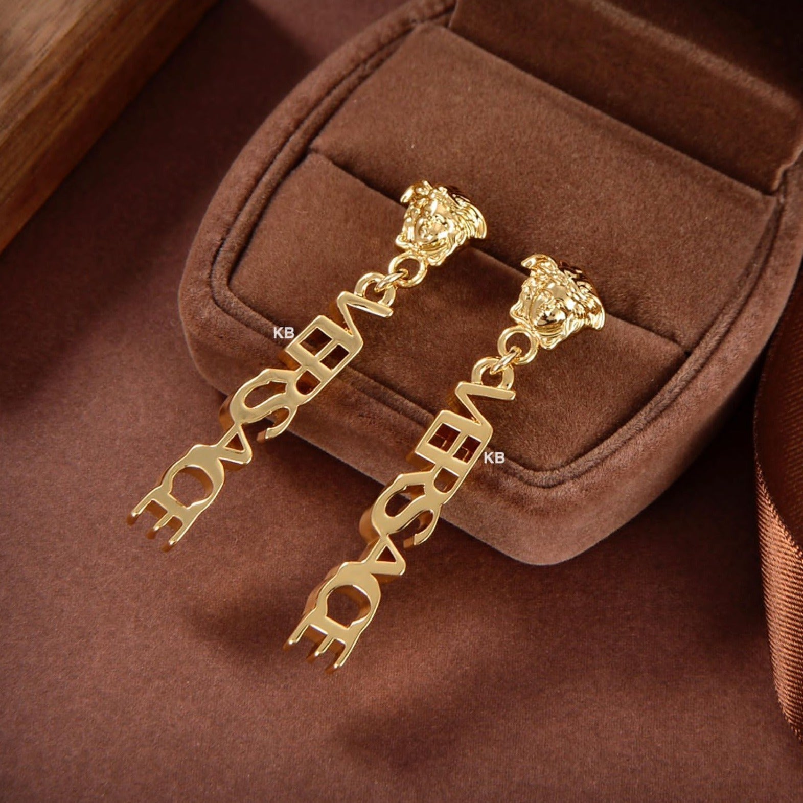 Amazing Medusa vsache drop earrings