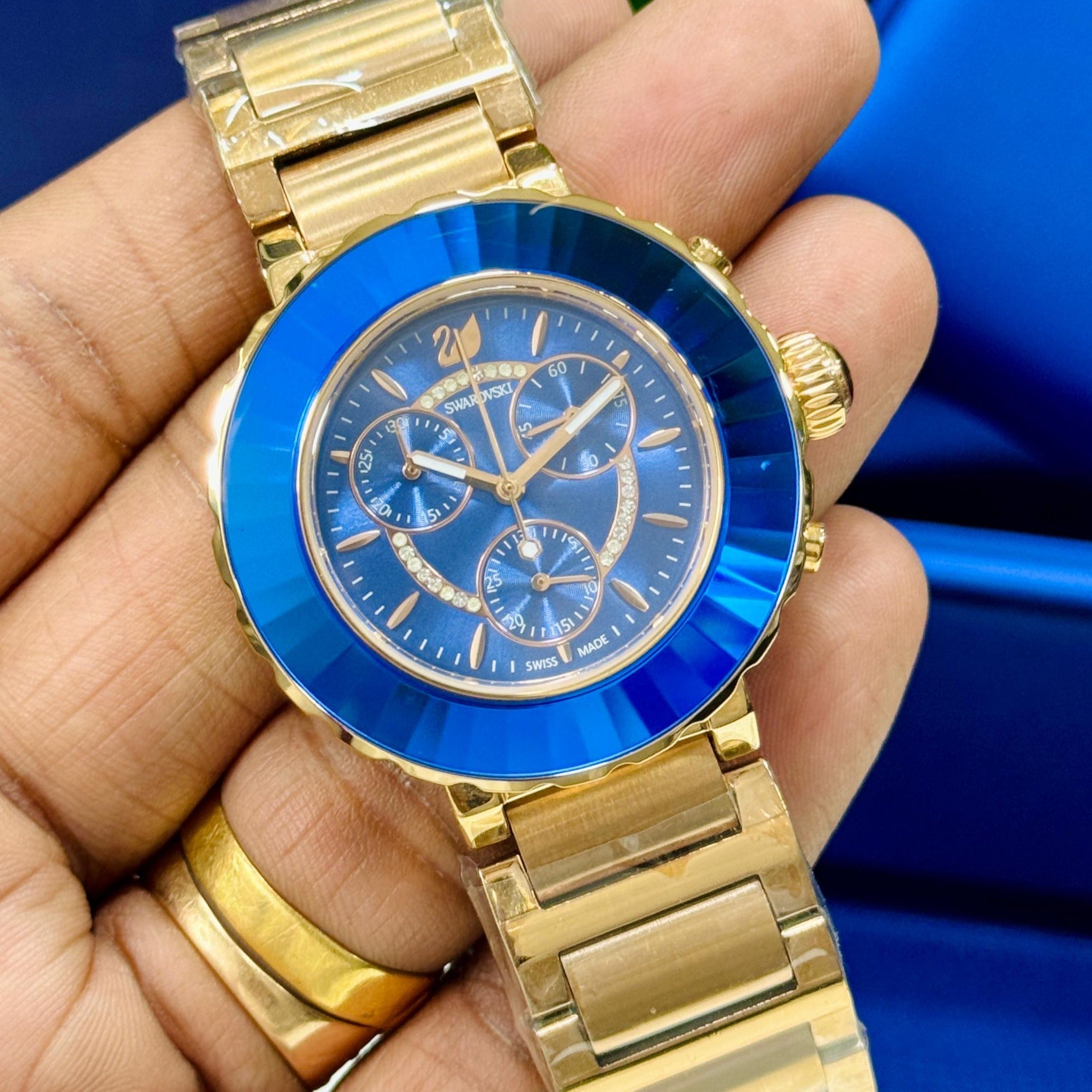 Amazing Srwski crystal ladies watch