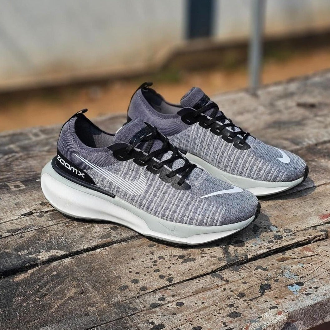 Amazing Nk zoom Invincible shoes