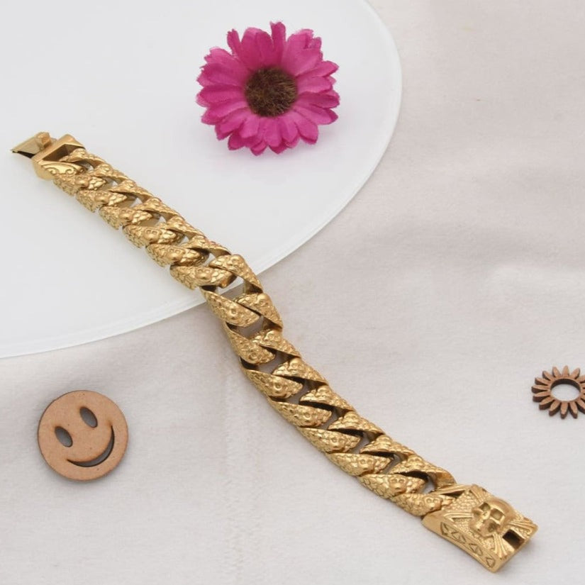 Skull Stunning Design Superior Quality Golden Color Bracelet for Men - Style B952