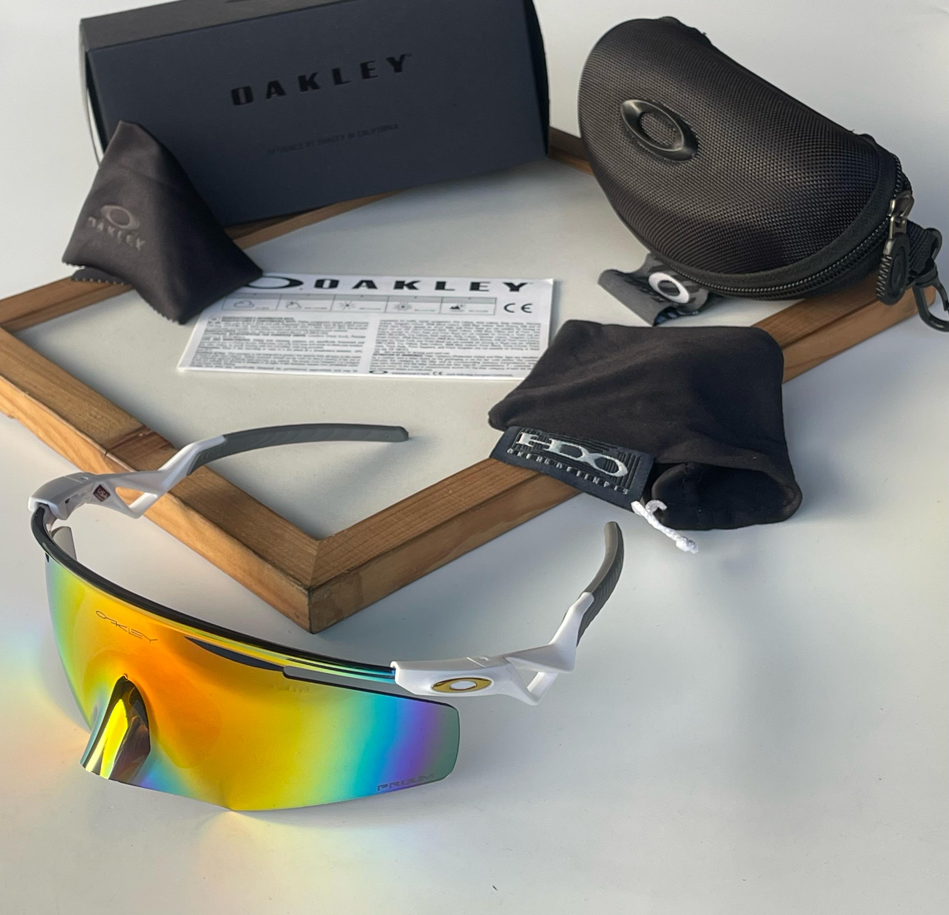 Oakley Unisex sunglasses