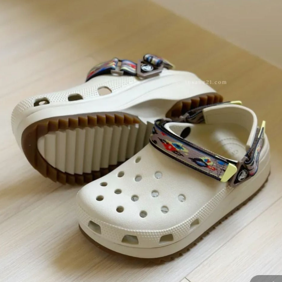 Classic hike IKAT clogs