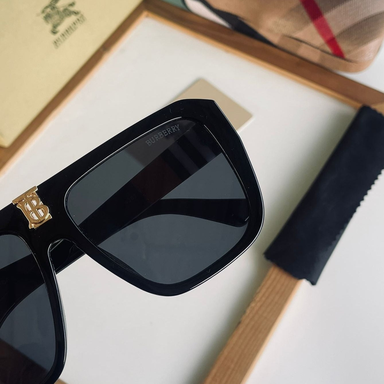 Brbury Premium Unisex Frames sunglasses - AmazingBaba