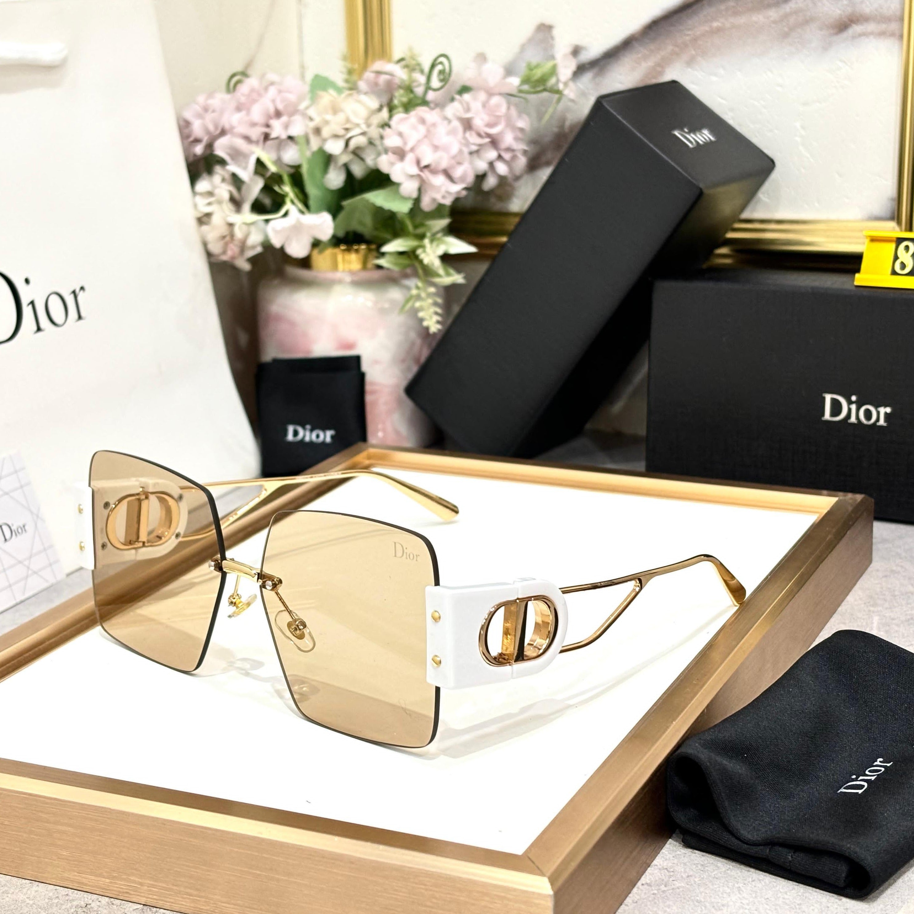Amazing dor Premium women sunglasses