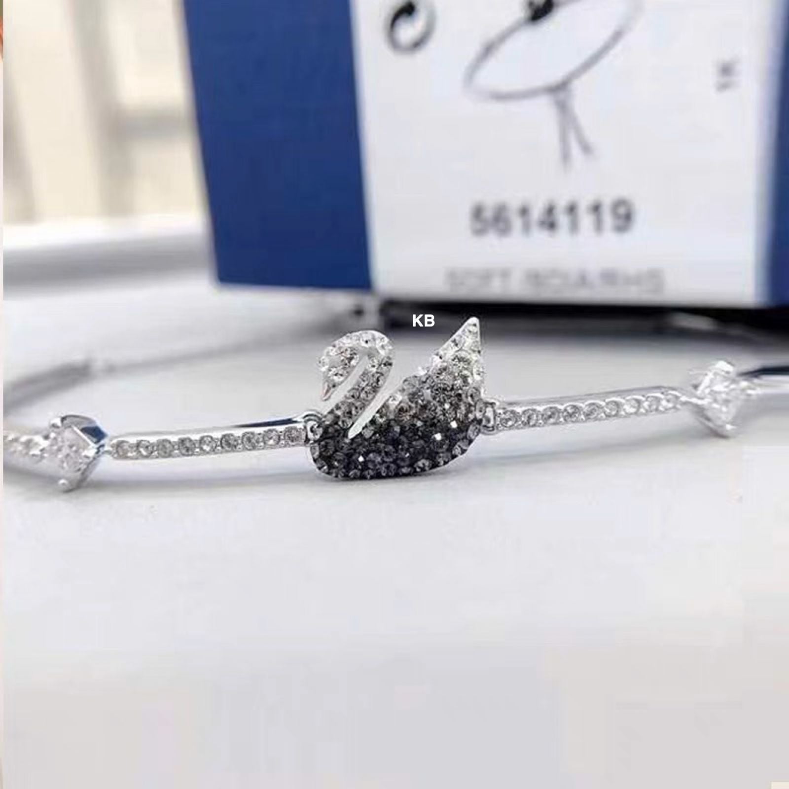 Amazing iconic swan bracelet