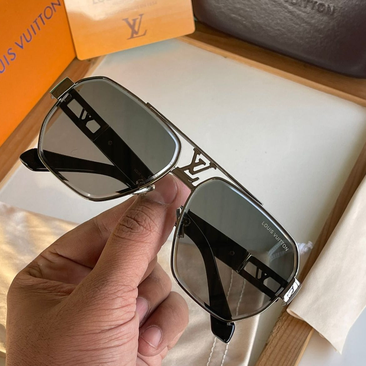 Amazing premium quality unisex sunglasses lv