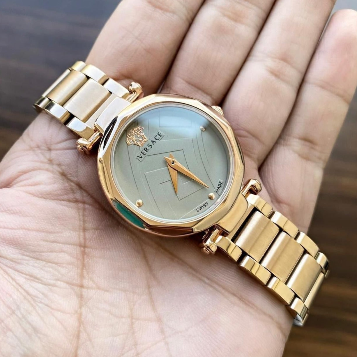 Amazing premium vsache women watch