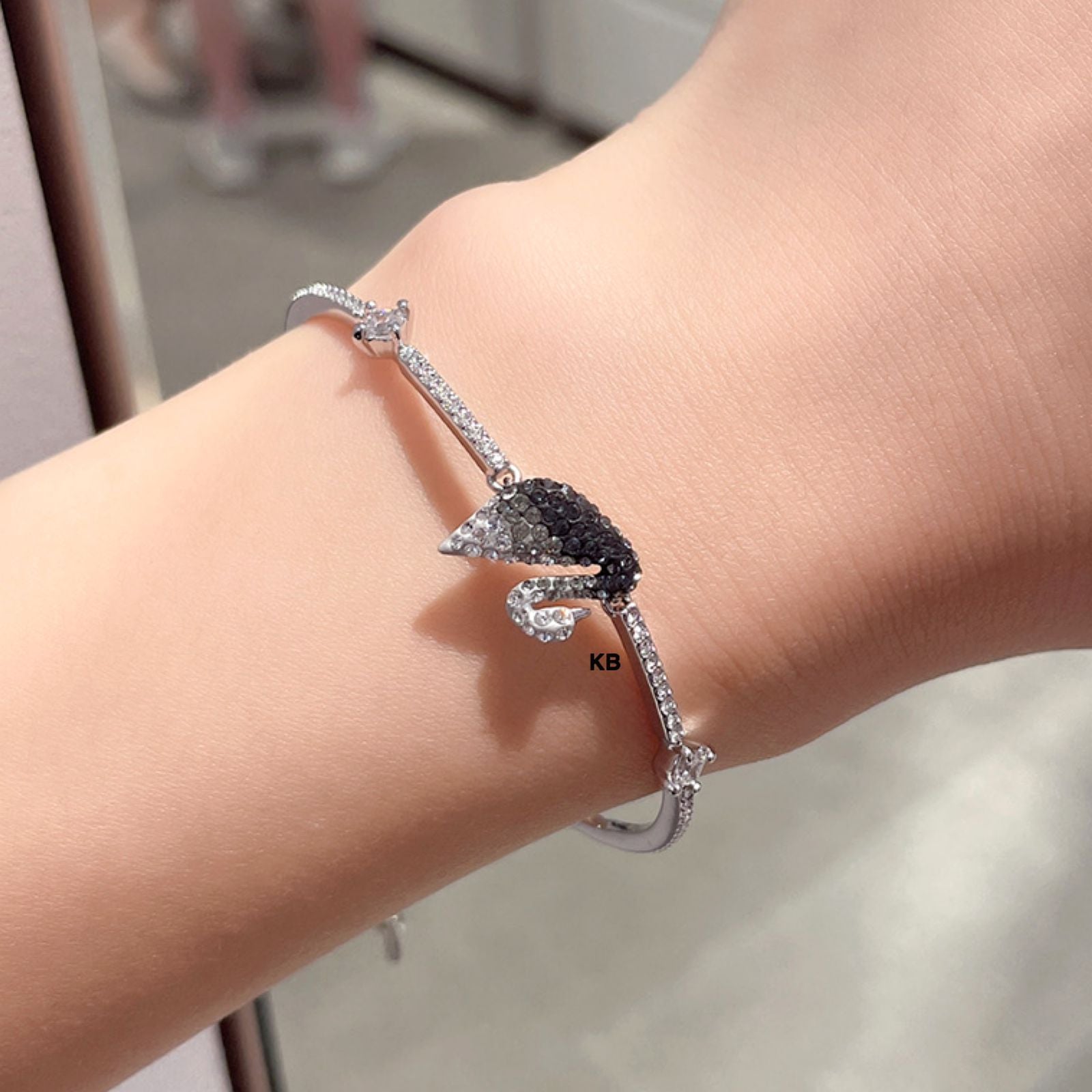 Amazing iconic swan bracelet