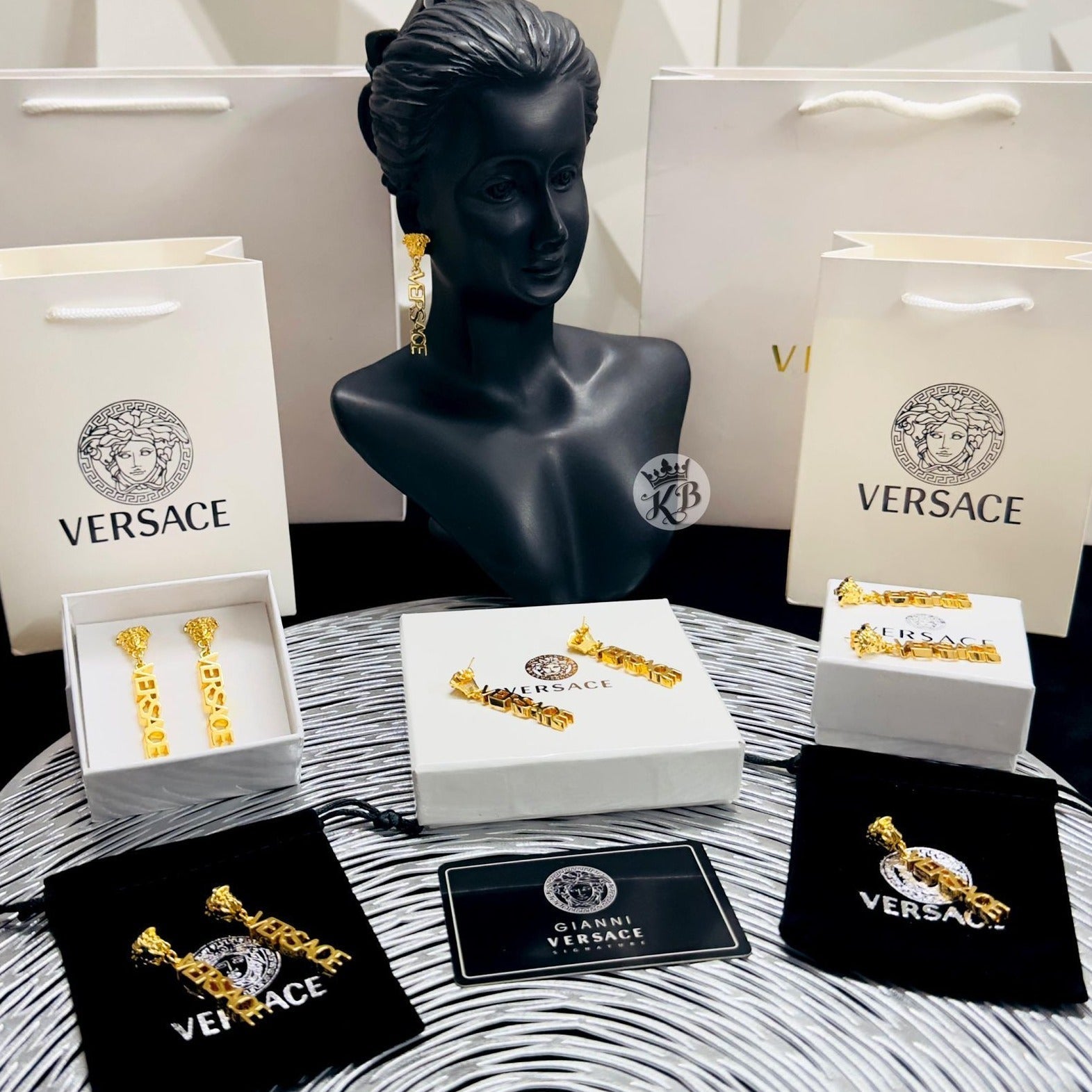 Amazing Medusa vsache drop earrings