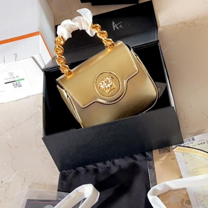 Amazing vsache patent leather bag