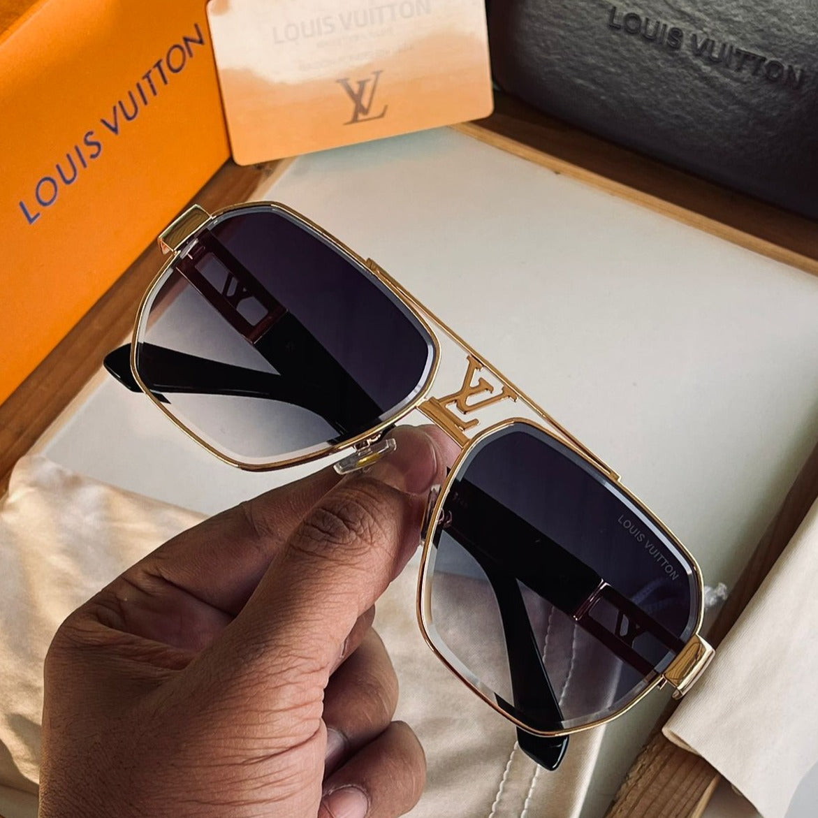Amazing premium quality unisex sunglasses lv