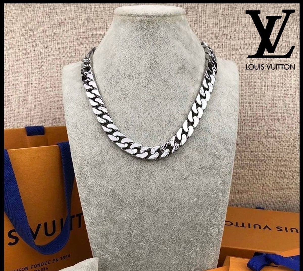 Lv premium mens neck chain