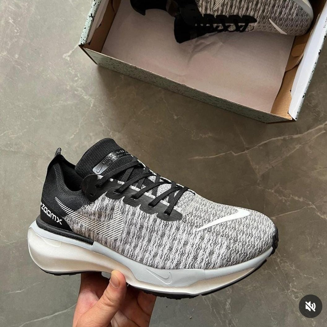 Amazing Nk zoom Invincible shoes