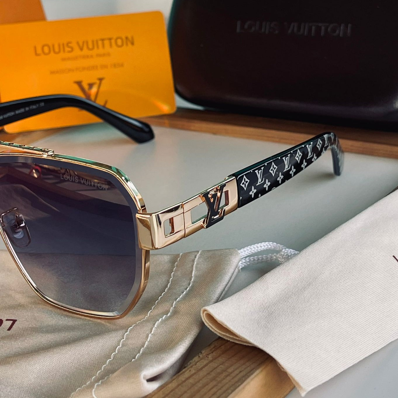 Amazing premium quality unisex sunglasses lv