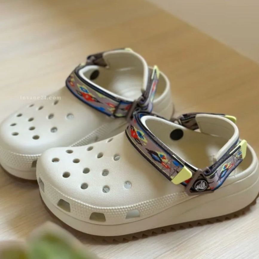 Classic hike IKAT clogs