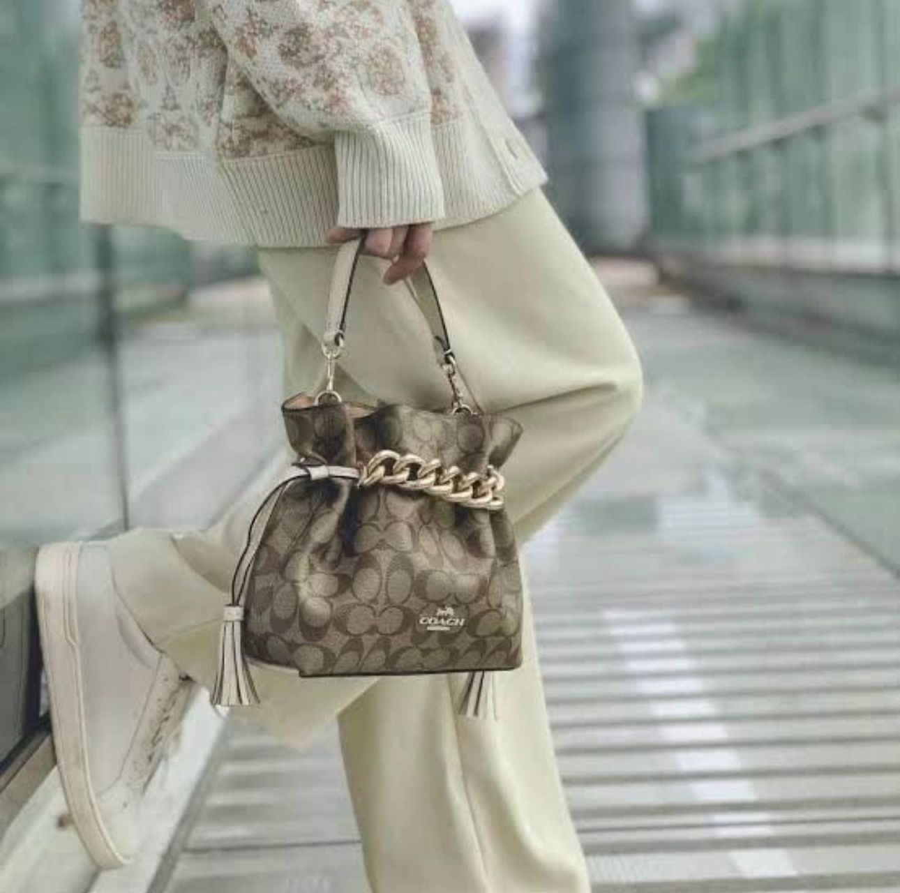 Premium andy bucket bag